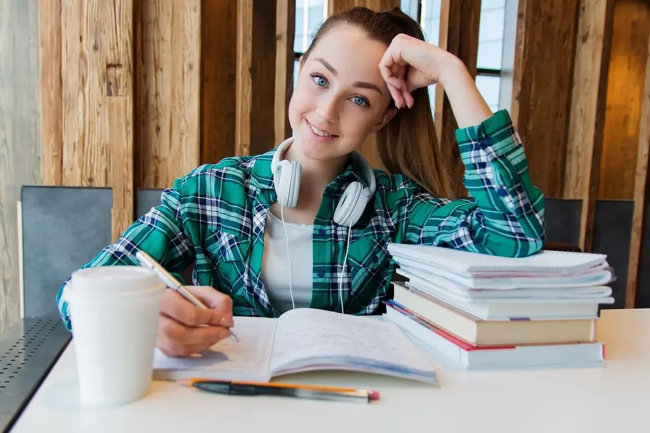 VTTS Student with books 1280